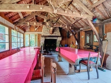 Domaine 20 ha avec maisons bois et étang.