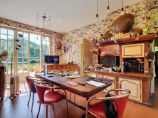 Domaine 20 ha avec maisons bois et étang.