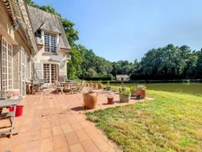 Domaine 20 ha avec maisons bois et étang.