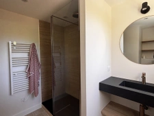 Face mer et jardin, garage.