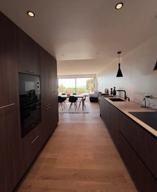 Face mer et jardin, garage.