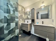 Magnifique T3 rénové balcon stationnement.