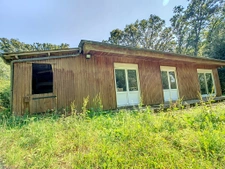 Domaine 20 ha avec maisons bois et étang.