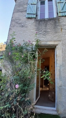 Maison de ville avec jardin et potentiel   Centre de Martel 10