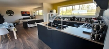Maison contemporaine de plain-pied avec terrasse et vue déga 2