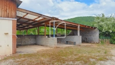Atelier / dépôt avec espaces couverts et habitation 5