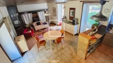 Maison en pierre avec dépendances et jardin 7