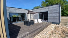 Maison contemporaine de plain-pied avec terrasse et vue déga 8