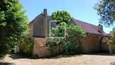 Maison en pierre avec dépendances et jardin 9