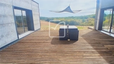 Maison contemporaine de plain-pied avec terrasse et vue déga 1