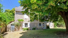 Maison en pierre avec dépendances et jardin 2