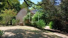 Maison en pierre avec dépendances et jardin 3