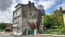 Grande maison familiale avec plus de 1 000 m2 de jardin en c 14