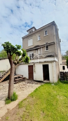 Maison 158 m2  en centre ville avec terrain arboré 10