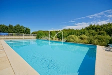 Propriété unique avec gite et piscine 25