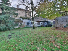 Maison avec gîte et dépendances 26