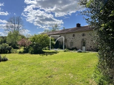 Propriété de caractère sur plus d'un hectare de terrain 2