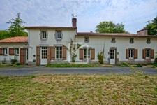 Fermette sur plus d'un hectare de terrain  7