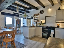 PROPRIETE AVEC 2 GITES INDEPENDANTS ET PISCINE 12