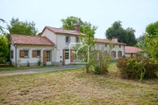Fermette sur plus d'un hectare de terrain  1