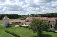 DEUX-SÈVRES  - DOMAINE UNIQUE DE 84 HECTARES - BOIS, ETANG,  2