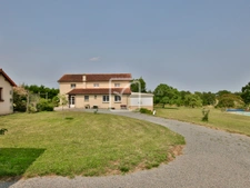Belle propriété sur 15 hectares de terrain 23