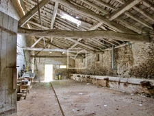 Maison avec gîte et dépendances 27