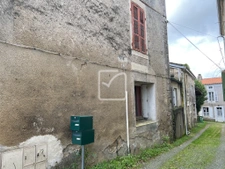 Maison + Ancien commerce à rénover  3