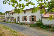 Fermette sur plus d'un hectare de terrain  3
