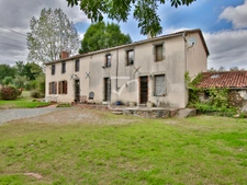 CORPS DE FERME SUR PLUS D'UN HECTARE DE TERRAIN 2