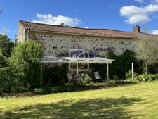 Propriété de caractère sur plus d'un hectare de terrain 24