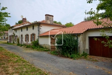Fermette sur plus d'un hectare de terrain  2