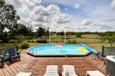 Pavillon avec piscine et dépendance 1