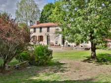 CORPS DE FERME SUR PLUS D'UN HECTARE DE TERRAIN 1