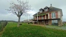GRANDE MAISON 238 M2,  8 PIECES TERRAIN 5800 M2  1