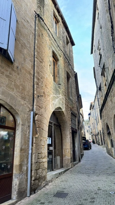 Idéal  investisseur Bel Immeuble en Pierre avec Galerie D'ar 19