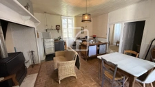 Maison en pierre de caractère avec grand potentiel. 8