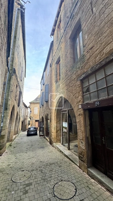 Idéal  investisseur Bel Immeuble en Pierre avec Galerie D'ar 18