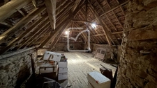 Maison en pierre de caractère avec grand potentiel. 16