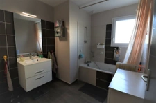 Maison moderne, familiale, fonctionnelle et baignée de lumiè