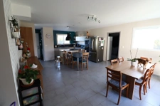 Maison moderne, familiale, fonctionnelle et baignée de lumiè