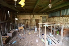 Maison et grange à restaurer dans le bourg de Mazières-de-To