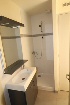 A  LOUER T1 en duplex