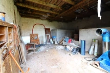 Maison et grange à restaurer dans le bourg de Mazières-de-To