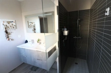 Maison moderne, familiale, fonctionnelle et baignée de lumiè