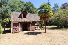 Belle longère sur une propriété de 2.7 ha boisés. 