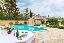 DOMAINE PERIGOURDIN DANS UNE FORET 2