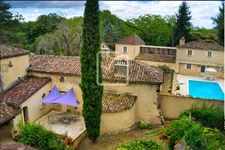 DOMAINE PERIGOURDIN DANS UNE FORET 2