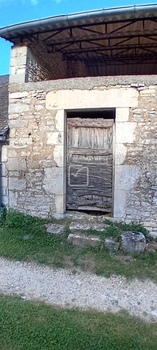 ANCIEN SECHOIR A TABAC VUE EXCEPTIONNELLE DANS SITE CLASSE 7
