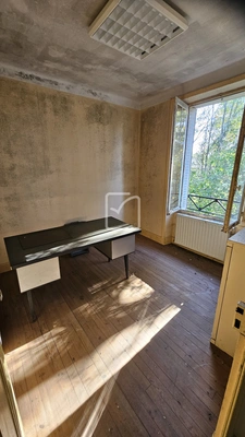 Maison individuelle à rénover avec jardin et garage  9
